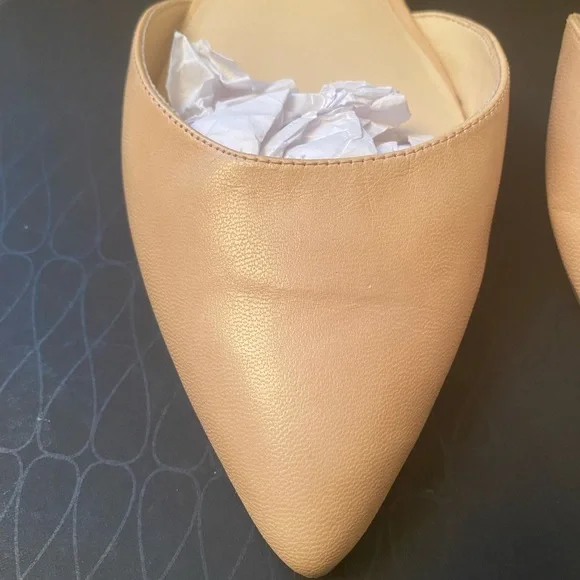 Nude/Natural Nine West Flats (NWOT) - Picture 12 of 12